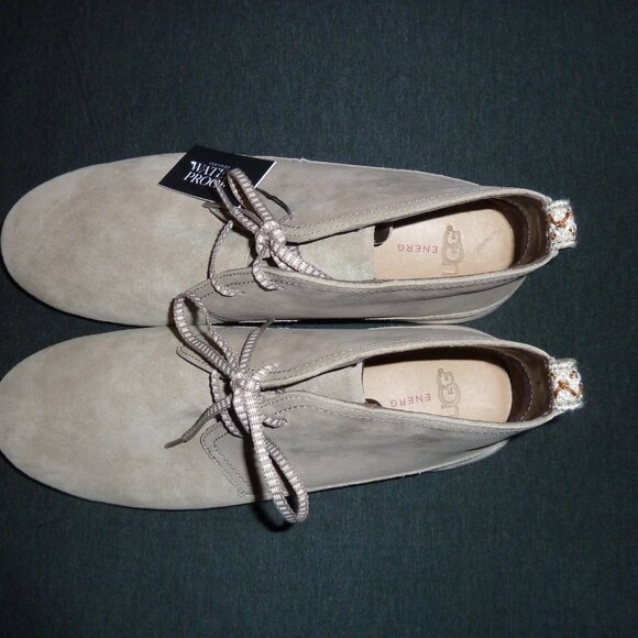 Ugg Mens Freamon Waterproof Chukka Boot. Taupe (tan/gray) color. Excellent used - Picture 4 of 14